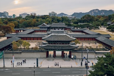A Day of Korean Tradition in Seoul: Hanbok, Changdeokgung & Bukchon